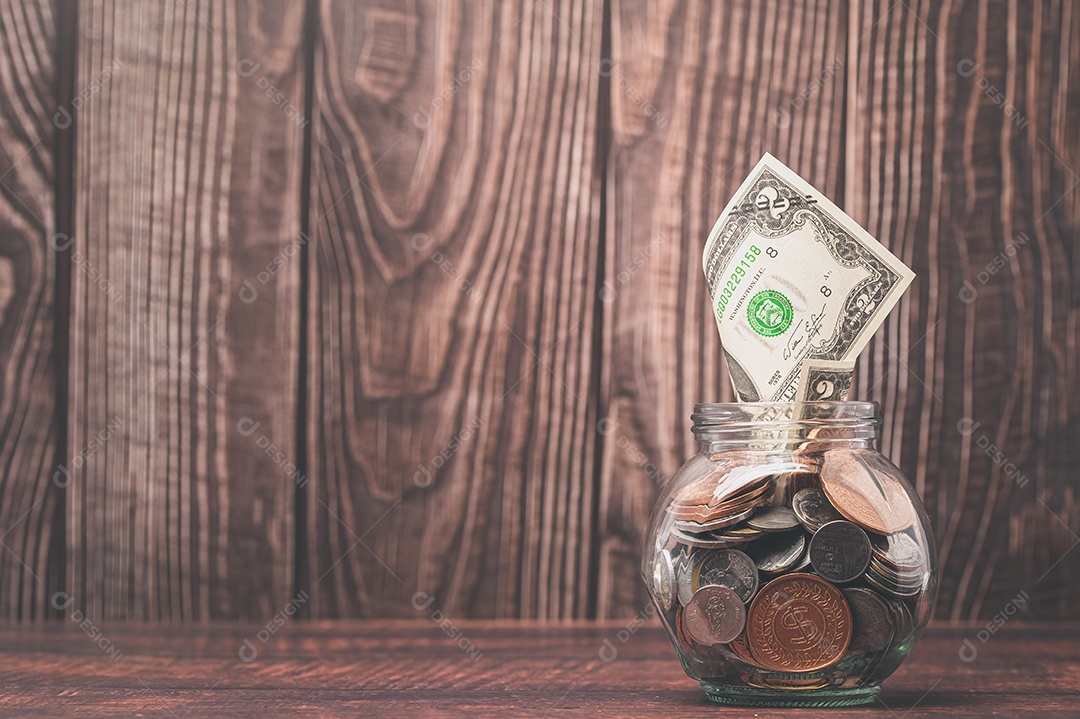 Economizar dinheiro, investir ações, renda financeira