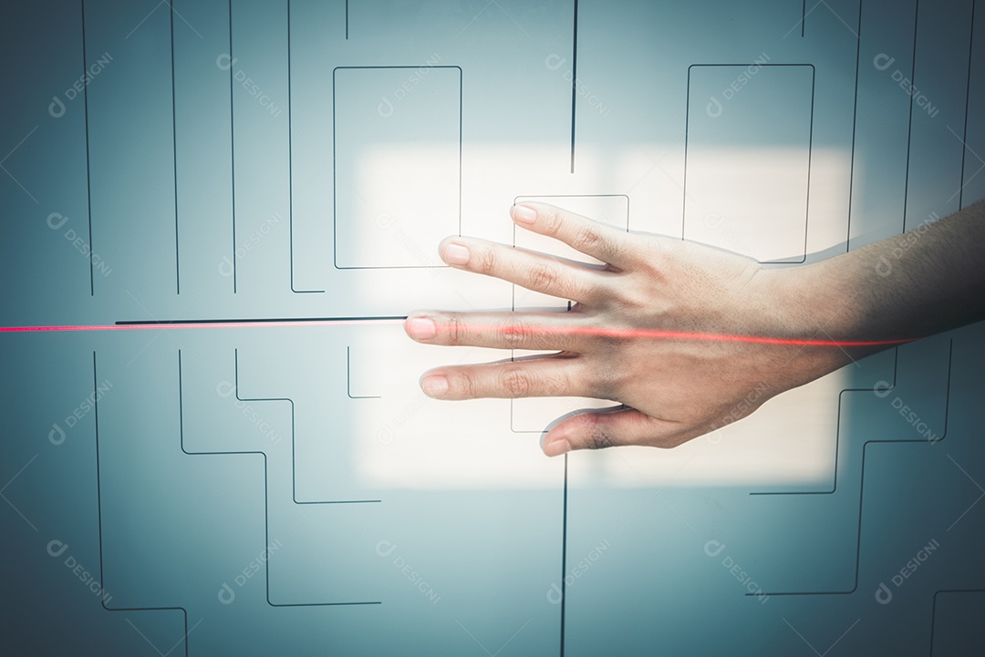 Varredura de raio- x na mão para osso quebrado no hospital. Conceito de cuidados médicos e de saúde.