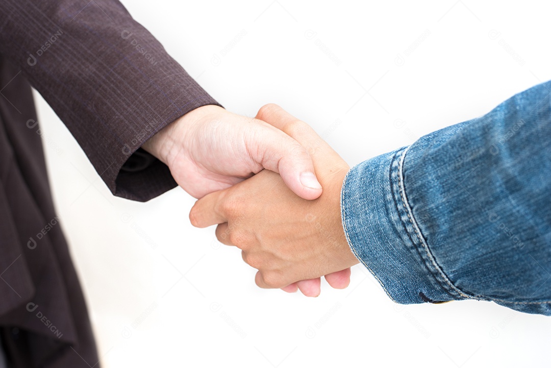 Aperto de mãos de empresários em fundo branco isolado. Conceito de negócios e sucesso, vista lateral.