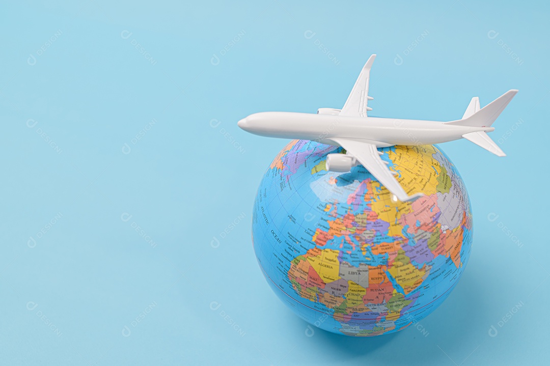 Fazendo negócios e viajando ao redor do mundo e negociando em todo o mundo.