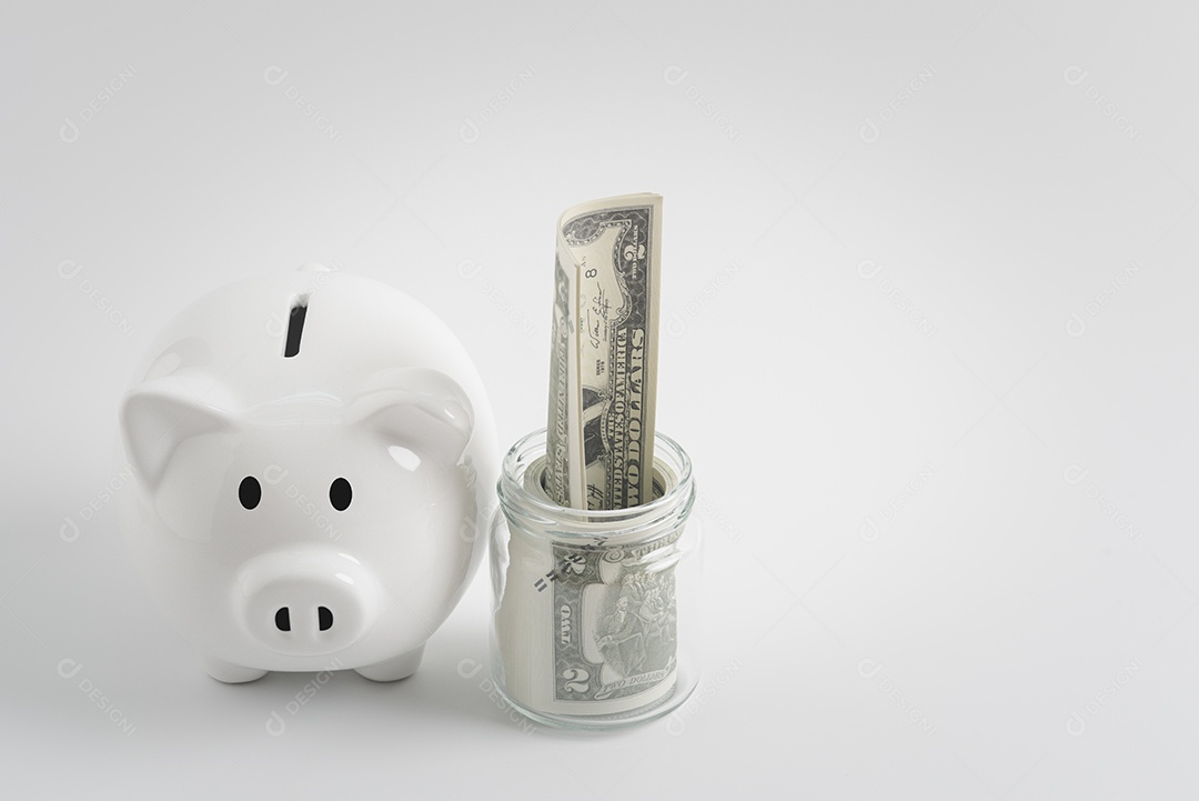 Cofrinho branco e notas de dólar