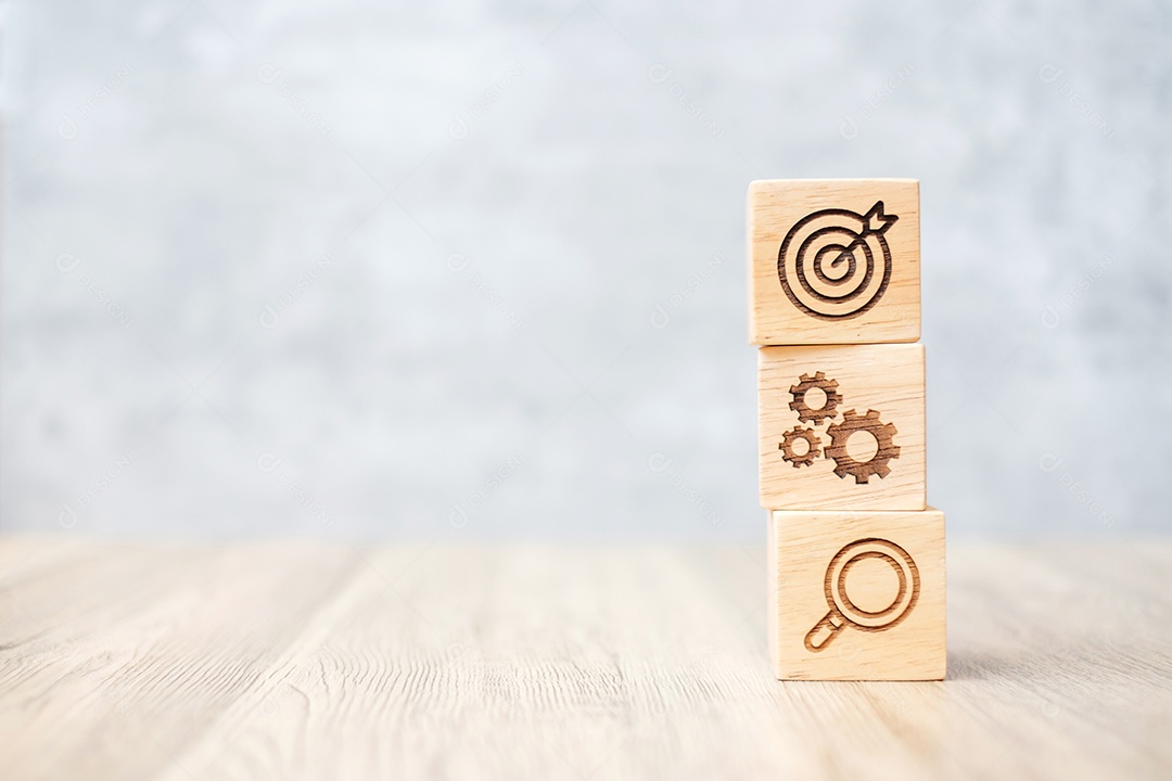 bloco de madeira com objetivo de negócios, estratégia, alvo, missão, ação, objetivo, trabalho em equipe, brainstorm e conceito de ideia