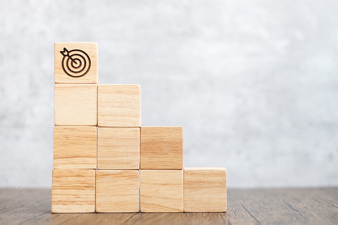 bloco de dardos sobre a pilha de construção com objetivo de negócios, estratégia, alvo, missão, ação, objetivo, objetivo e conceito de sucesso