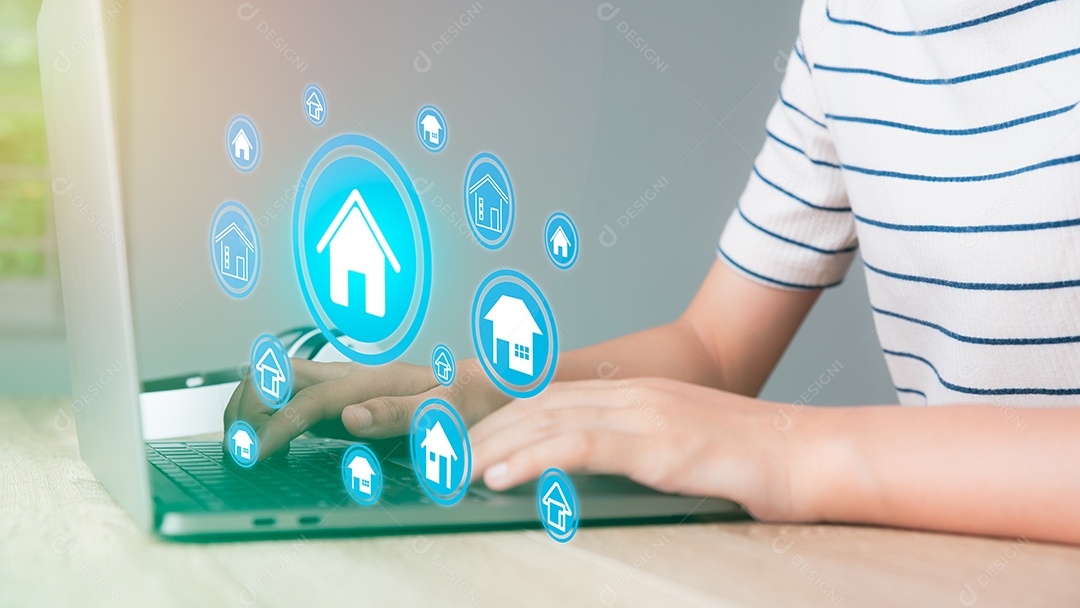 Meninas estão usando computadores portáteis para obter informações