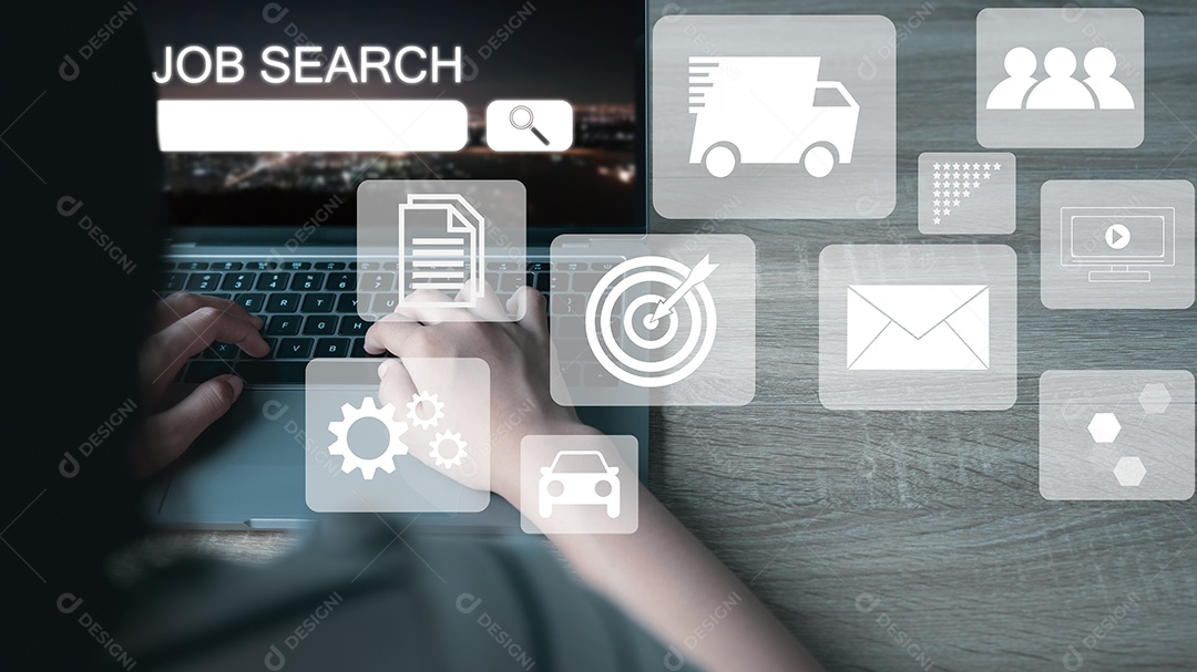 As mulheres asiáticas estão usando laptops