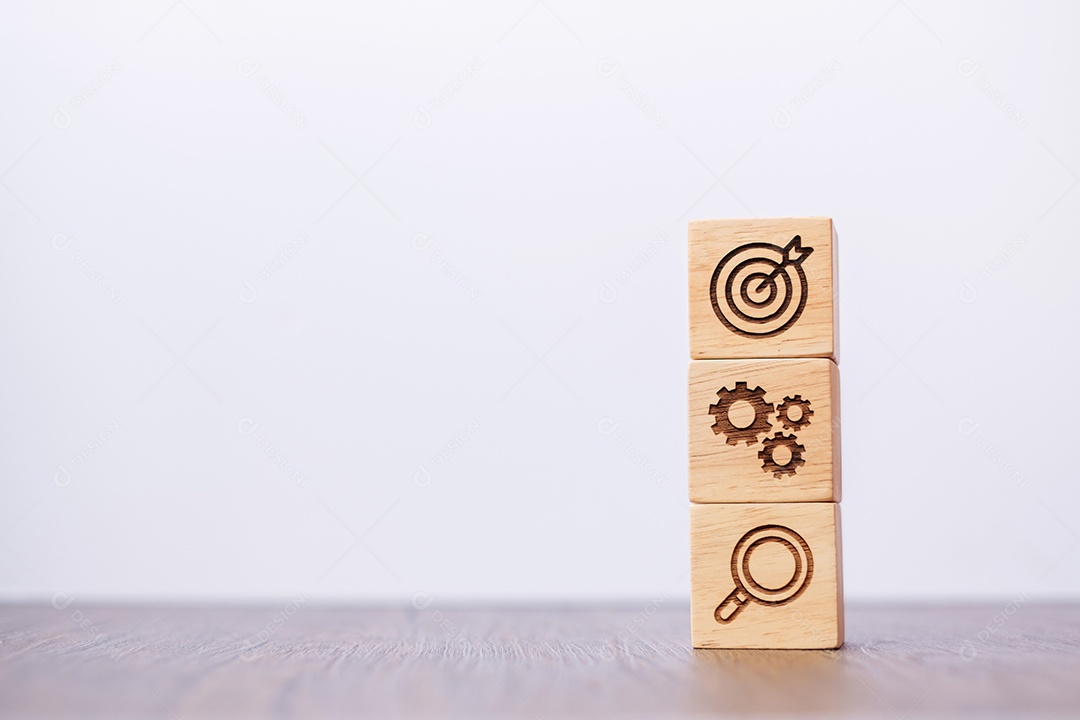 mão segure o bloco de madeira com objetivo de negócios, estratégia, alvo, missão, ação, objetivo, trabalho em equipe e conceito de ideia