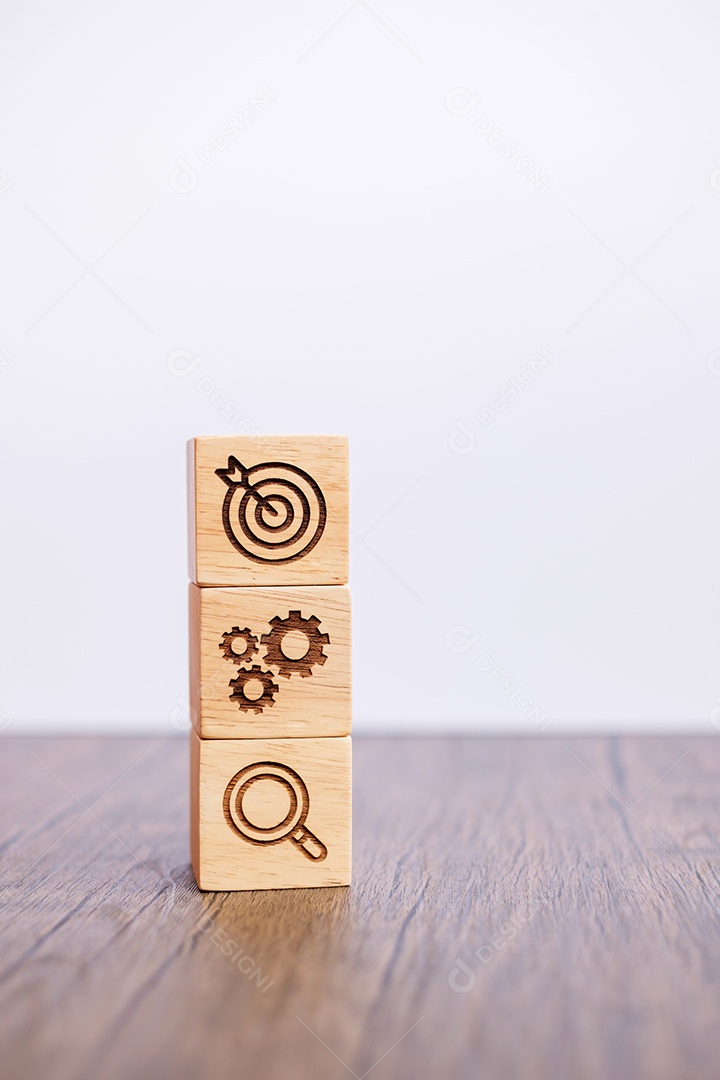 bloco de madeira com objetivo de negócios, estratégia, alvo, missão, ação, objetivo, trabalho em equipe, brainstorm e conceito de ideia