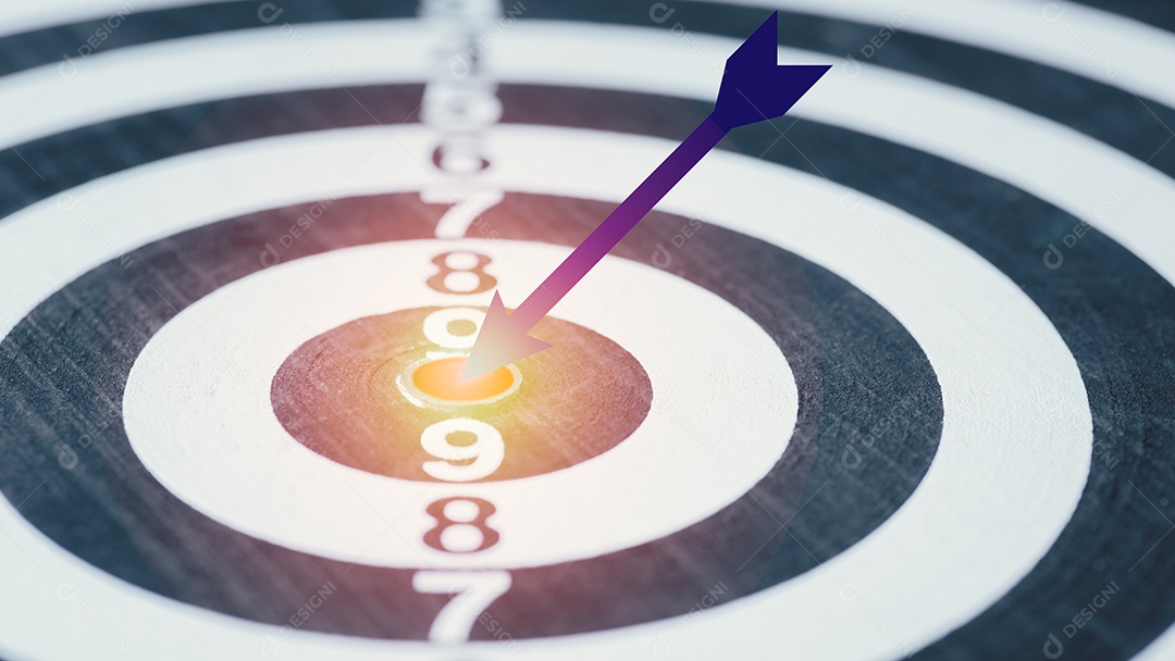 Os dardos são colocados no alvo.