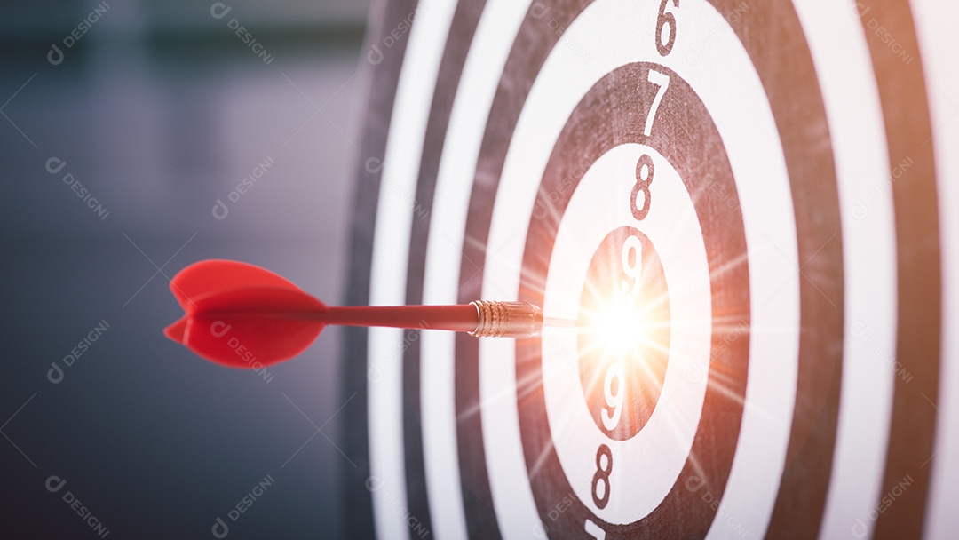 Os dardos são colocados no alvo.