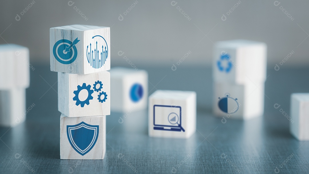 Blocos de madeira colocados na bancada