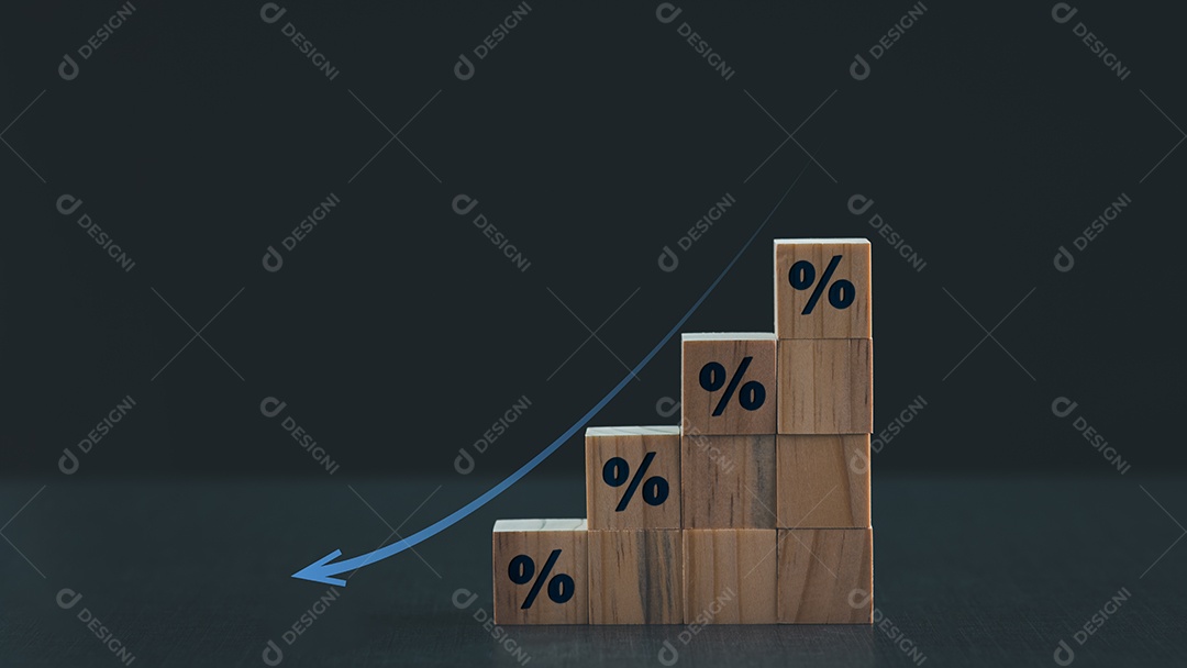 Blocos de madeira colocados na bancada