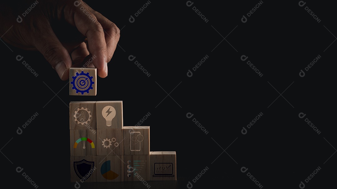 Blocos de madeira colocados na bancada