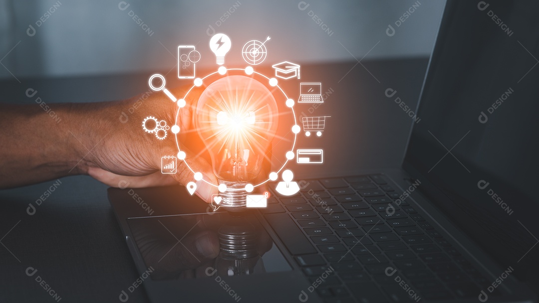 A lâmpada está na mão de um empresário