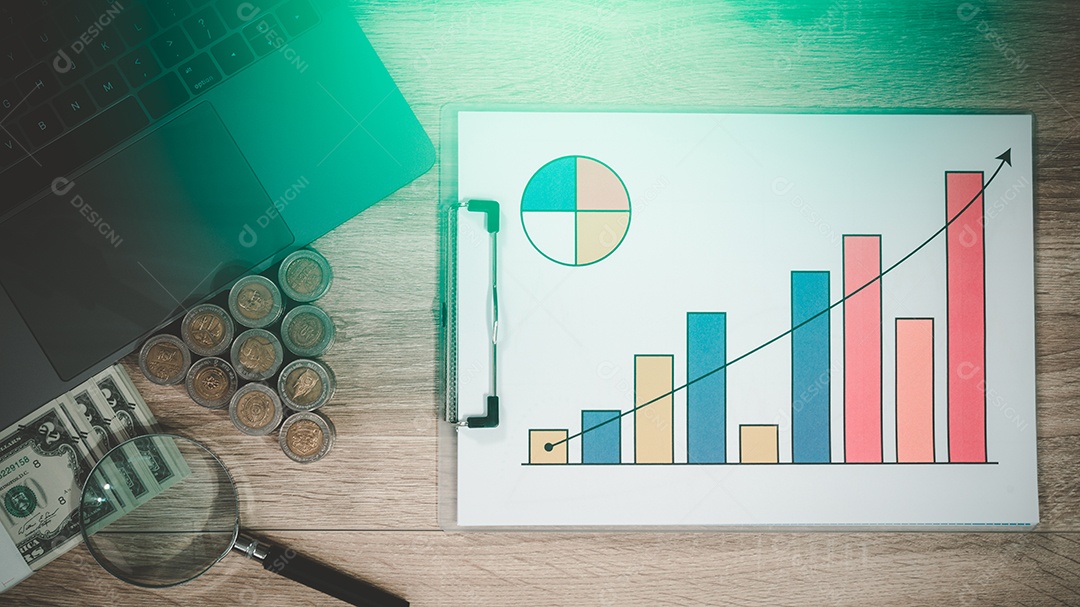 Economizando dinheiro para uso futuro e crescimento