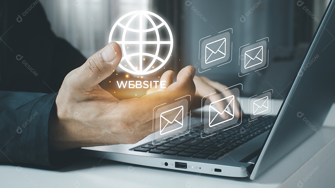 empresa enviando muitos e-mails ou newsletter digital para clientes