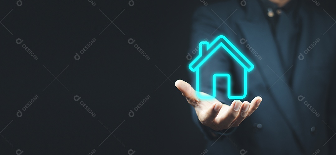 Conceito imobiliário, empresário segurando um ícone de casa. Casa em Hand.Property seguro e conceito de segurança. Gesto de proteção do homem e símbolo da casa