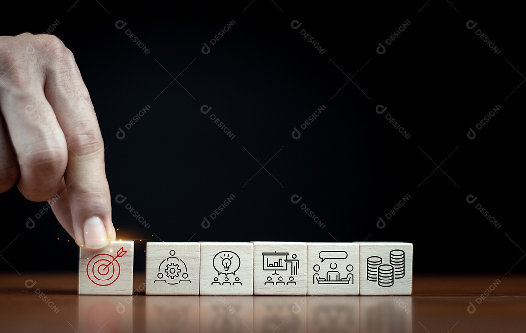 Resultados do quadro de objetivos impressos em blocos de cubos de madeira em ícones de ideias e fundos, informações de negócios. Ser criativo e estabelecer ideias, metas, objetivos de negócios.