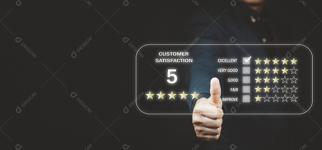 O usuário avalia a experiência de serviço no aplicativo online