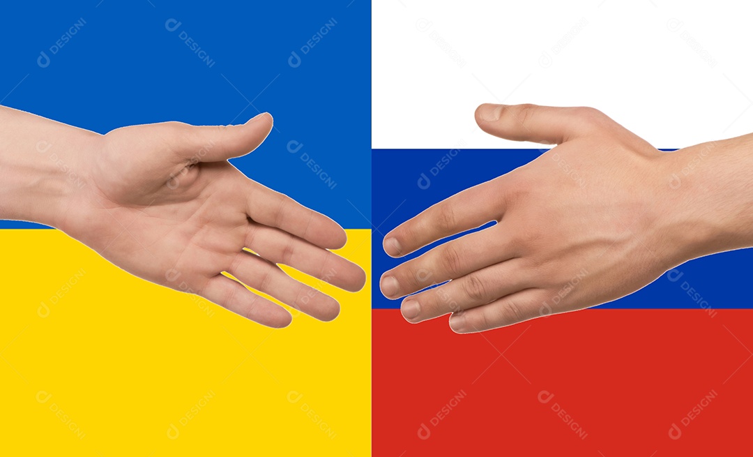 Mãos entrelaçadas no fundo bandeira ucraniana e russa