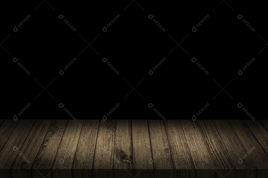 Mesa vazia na sombra escura.