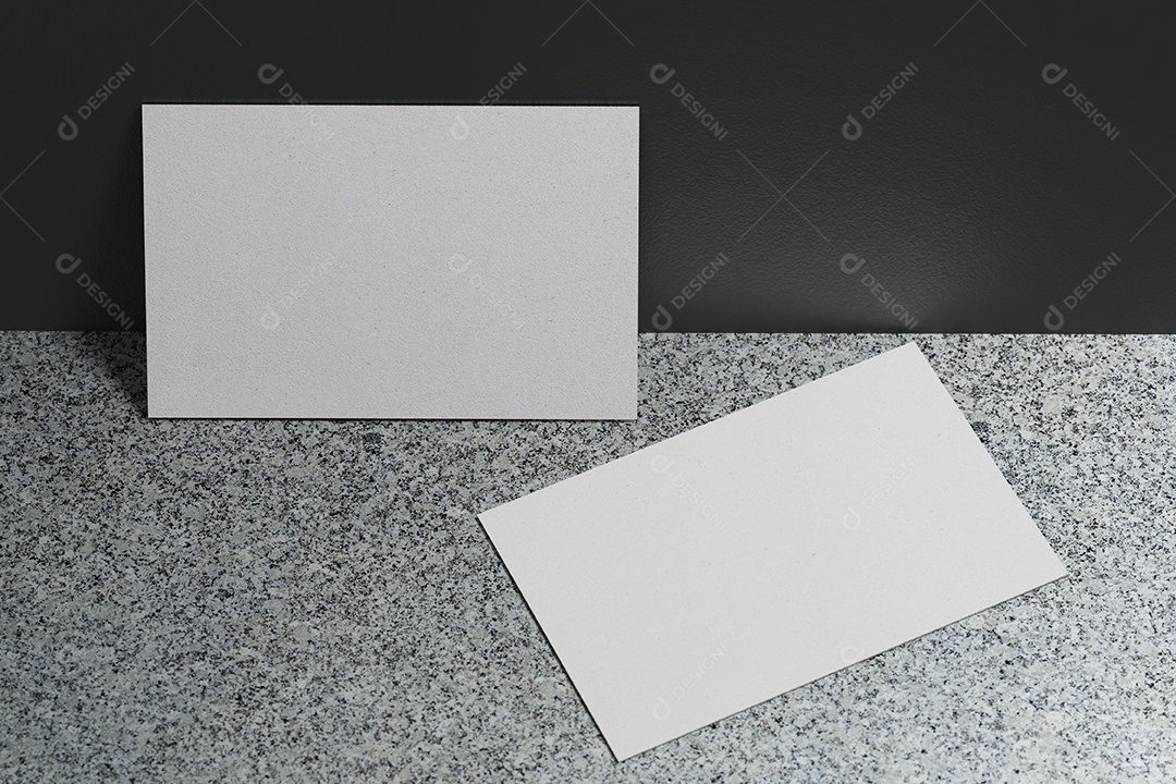 Modelo de maquete de papel de cartão de visita branco com capa de espaço em branco para inserir o logotipo da empresa.
