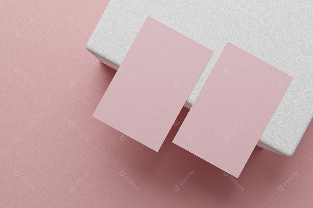 Modelo de maquete de papel de cartão rosa pastel com capa de espaço em branco para inserir logotipo da empresa ou identidade pessoal em fundo de papelão.
