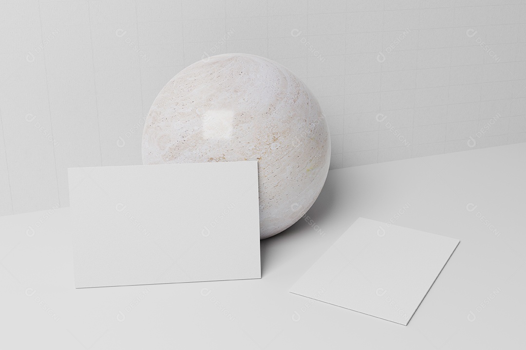 A maquete de papel de cartão de visita branco inclina-se na esfera de mármore com cobertura de espaço em branco para inserir o logotipo da empresa ou identidade pessoal em fundo de papelão.
