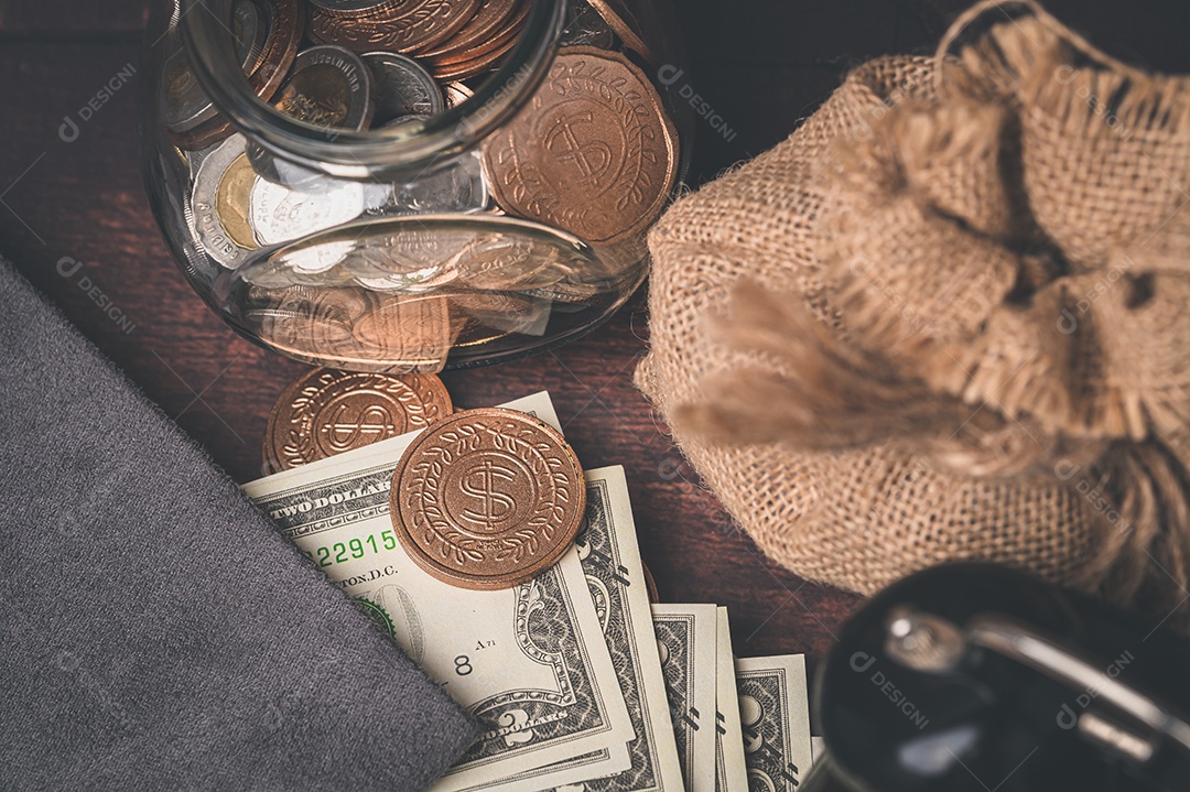 Economizar dinheiro, investir ações, renda financeira