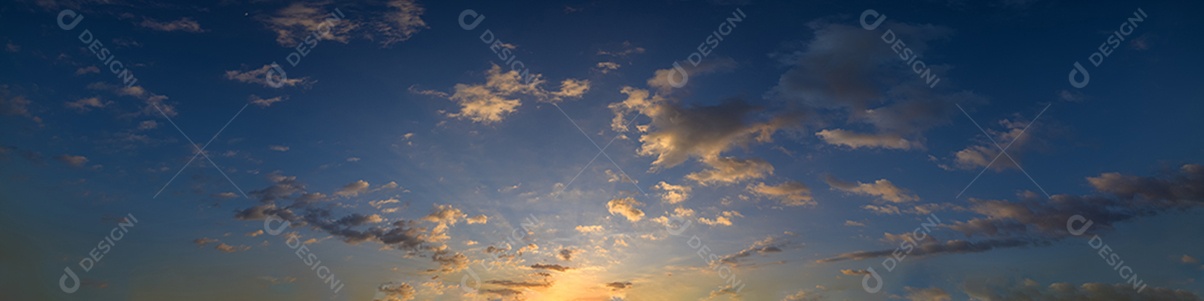 Céu e nuvens à noite