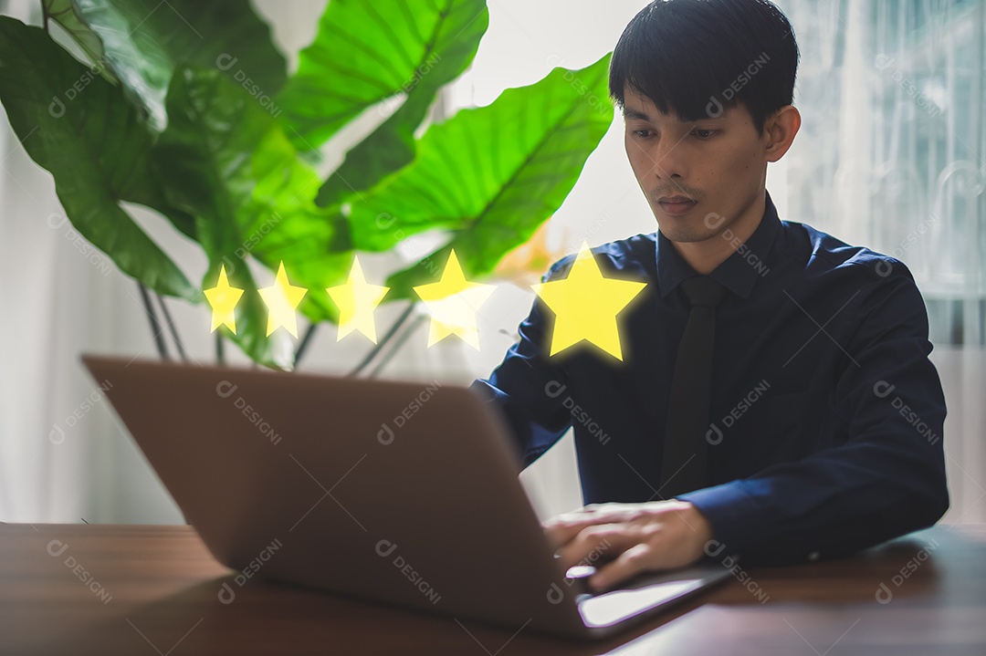 Feedback de satisfação da avaliação do cliente, o usuário avalia a experiência do serviço no aplicativo on-line