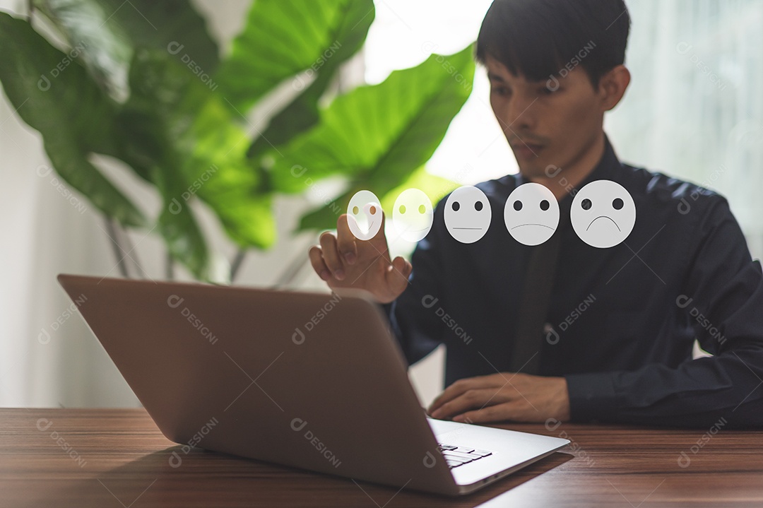 Feedback de satisfação da avaliação do cliente, o usuário avalia a experiência do serviço no aplicativo on-line