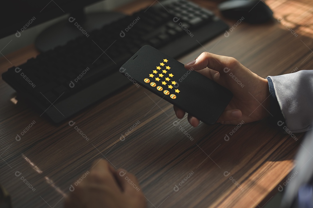 Feedback de satisfação da avaliação do cliente, o usuário avalia a experiência