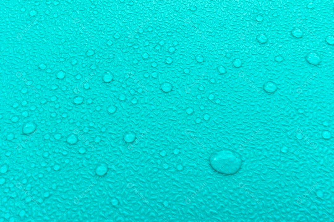 Gotas de água no fundo de textura verde