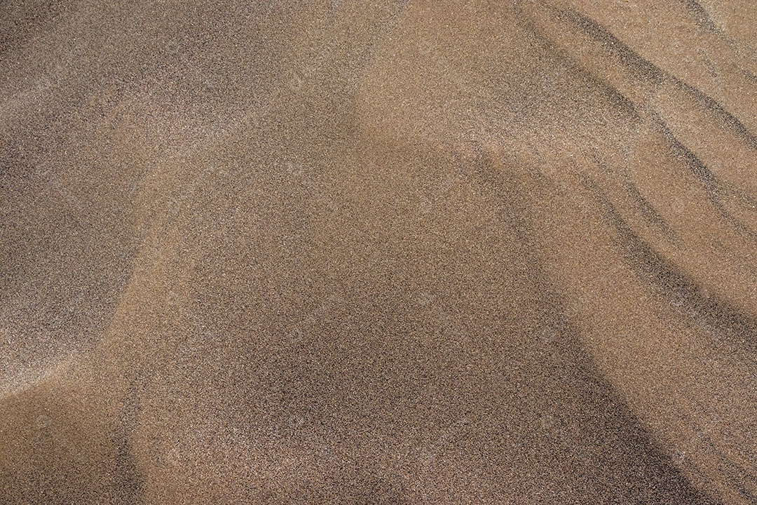 Tiro de quadro completo da área de areia na praia