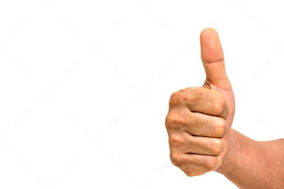 O polegar do gesto da mão do homem aparece bem, como, ok, concordo, sucesso