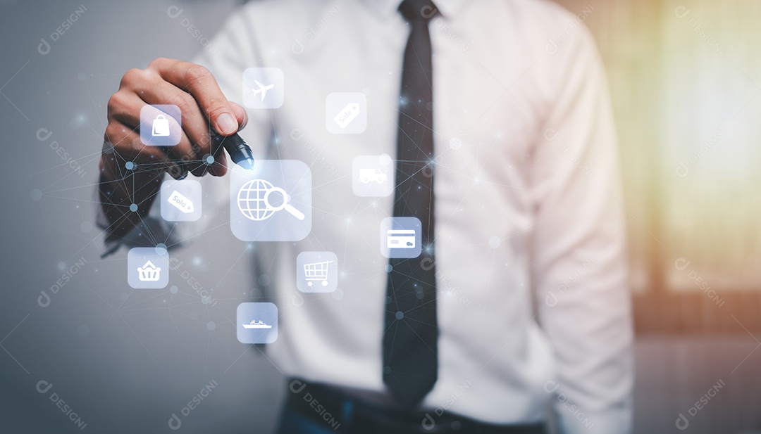 Conceito de tecnologia de comércio eletrônico. Comprador usando laptop de computador