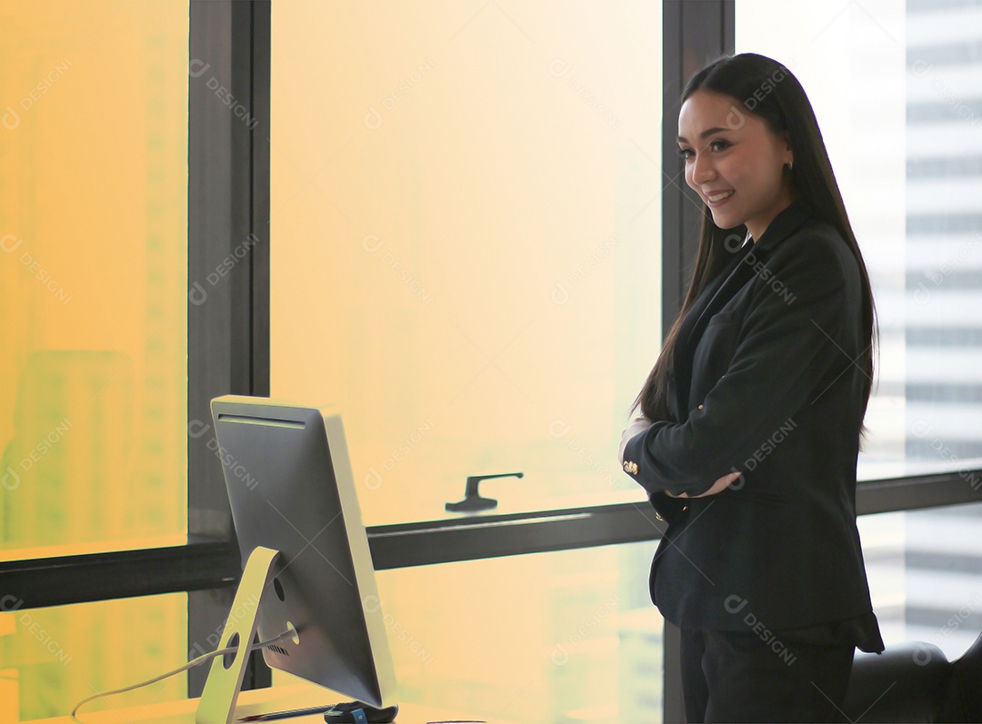 Mulher de negócios secretário no local de trabalho no escritório