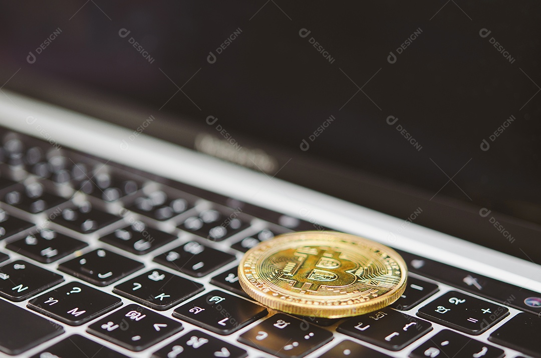 moeda economia comércio mercado investimento digital dinheiro cripto bitcoin no teclado computador laptop.business troca finanças conceito blockchain.