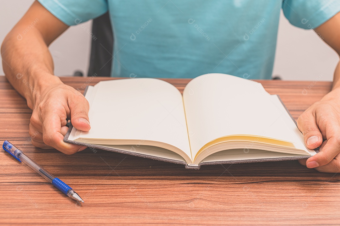 Conceito de ler o amor