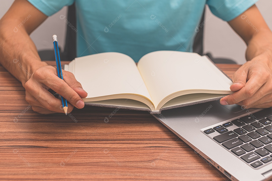 Conceito de ler o amor