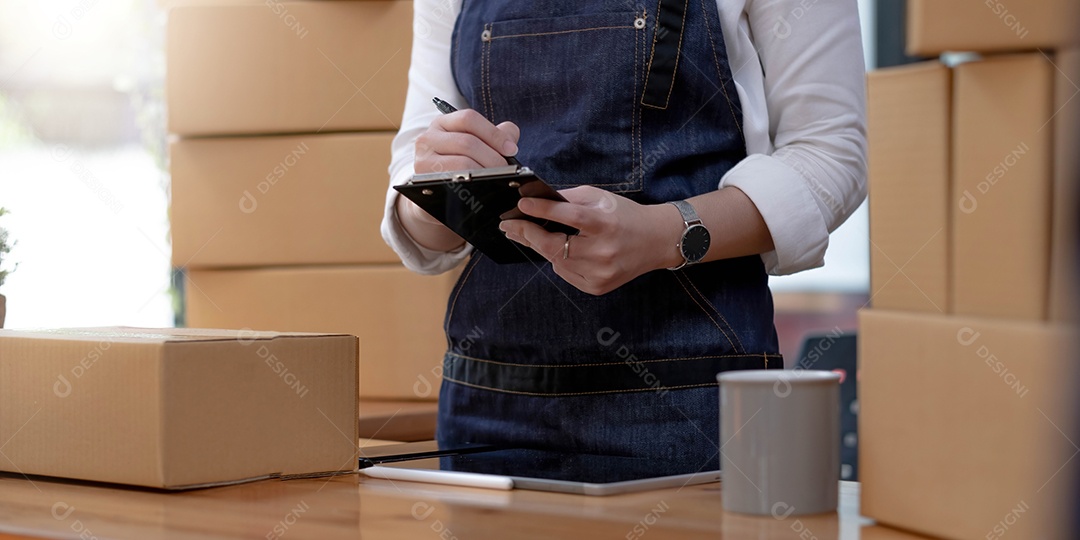 Empresários Pequenos Negócios PME Homens independentes trabalham em casa