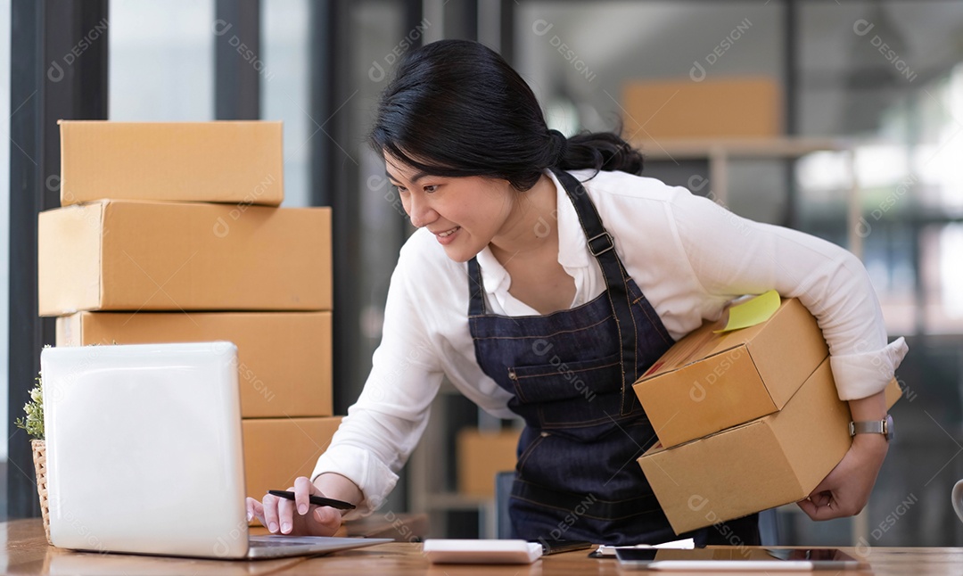 Mulher asiática pequeno empresa