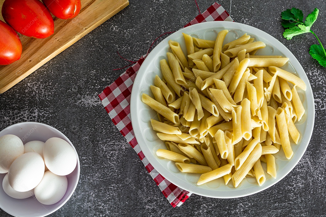 macarrão italiano com molho de tomate, almoço típico de domingo