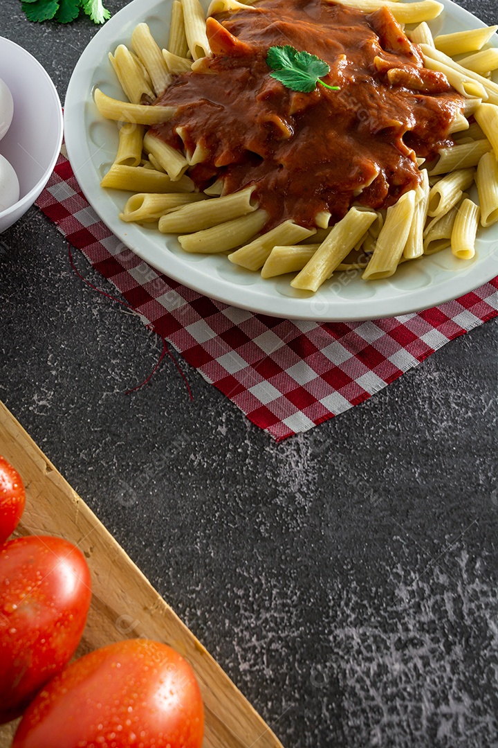 macarrão italiano com molho de tomate, almoço típico de domingo