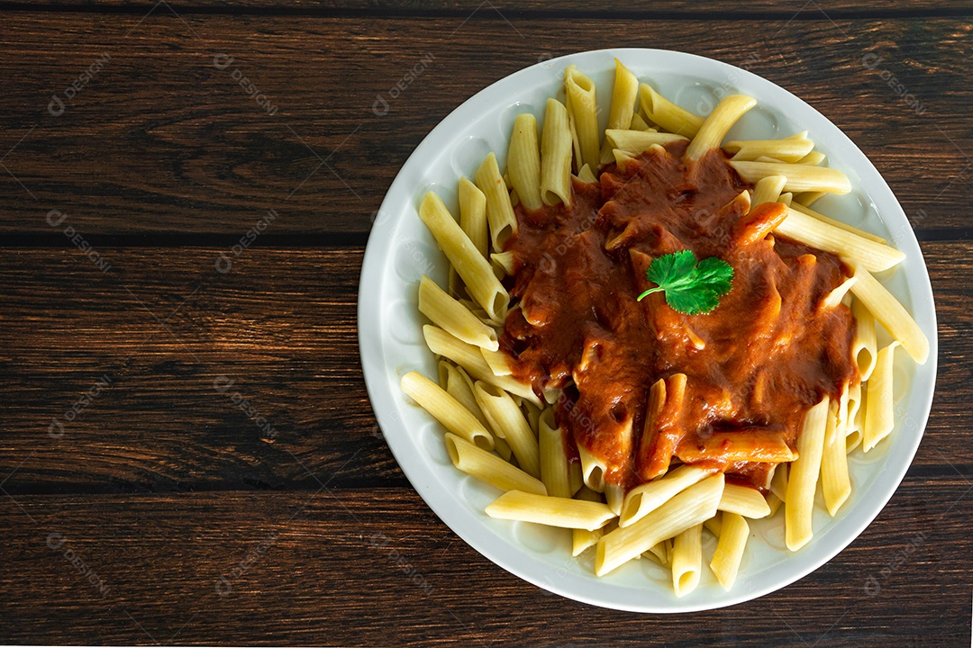 macarrão italiano com molho de tomate, almoço típico de domingo