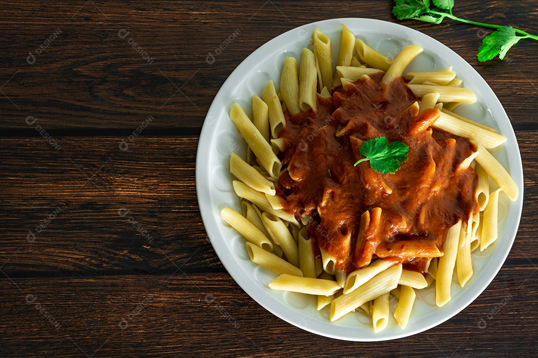 macarrão italiano com molho de tomate, almoço típico de domingo