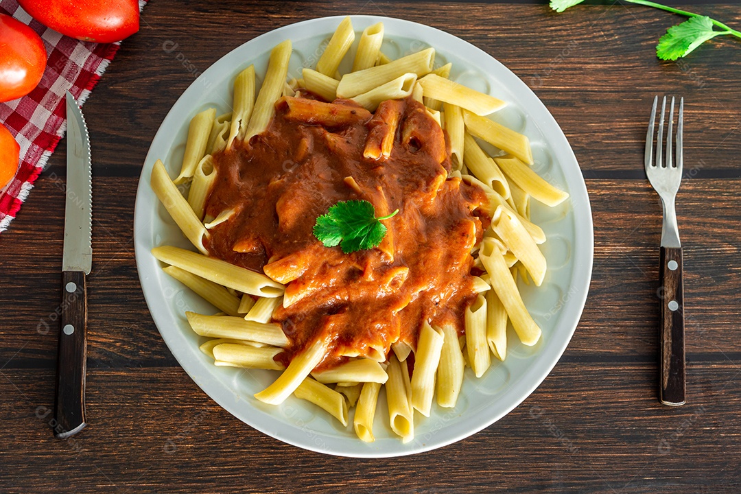 macarrão italiano com molho de tomate, almoço típico de domingo