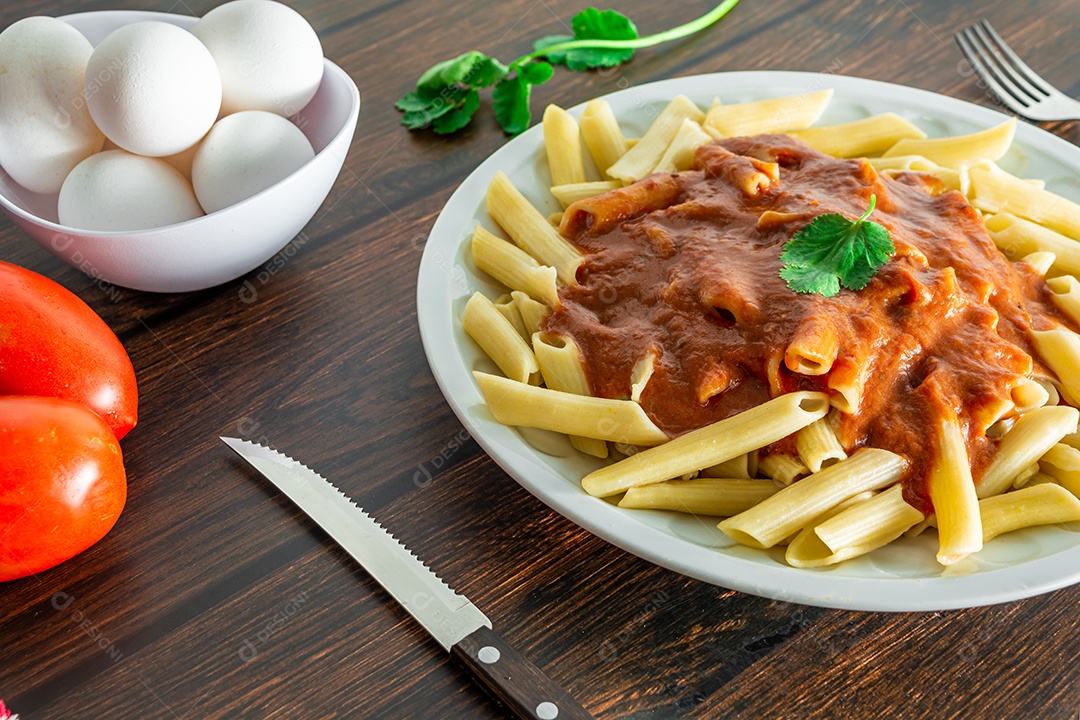 macarrão italiano com molho de tomate, almoço típico de domingo