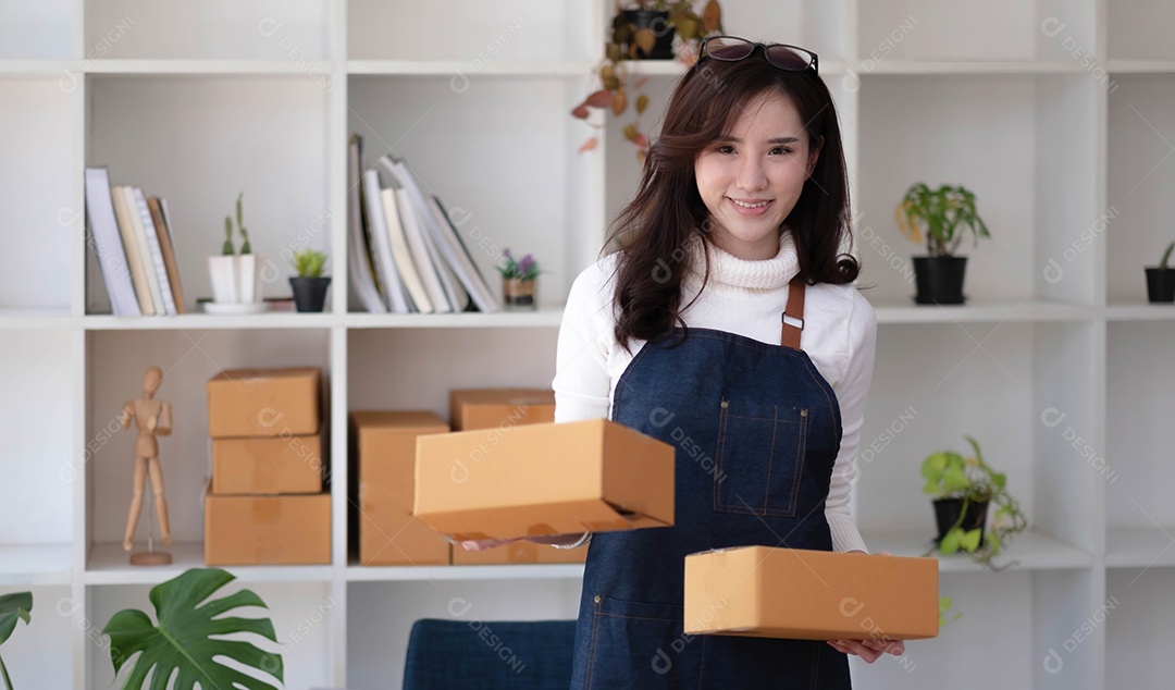 Mulher asiática empresária pequena empresa