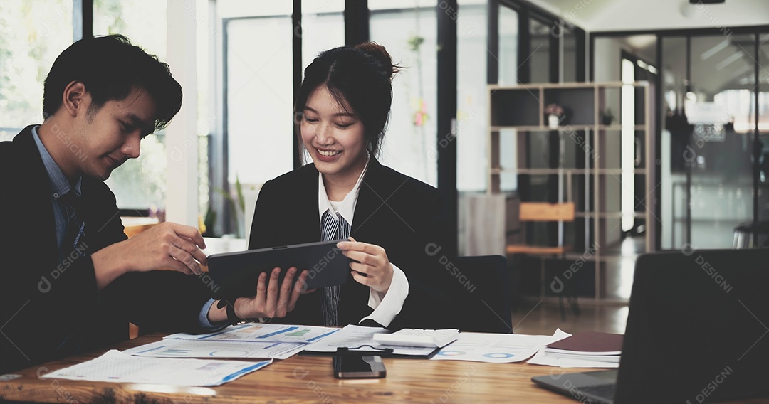 Consulta da equipe de gestores de fundos e discussão sobre análise